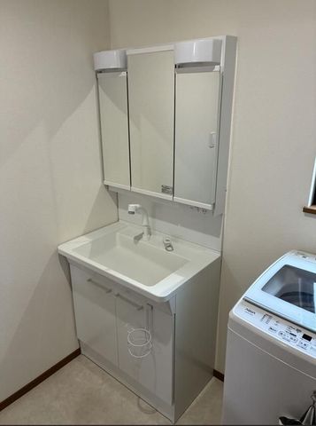��t�����s�V�\�]�� �̒��È�ˌ��Ă̐��ʑ�E���ʏ�